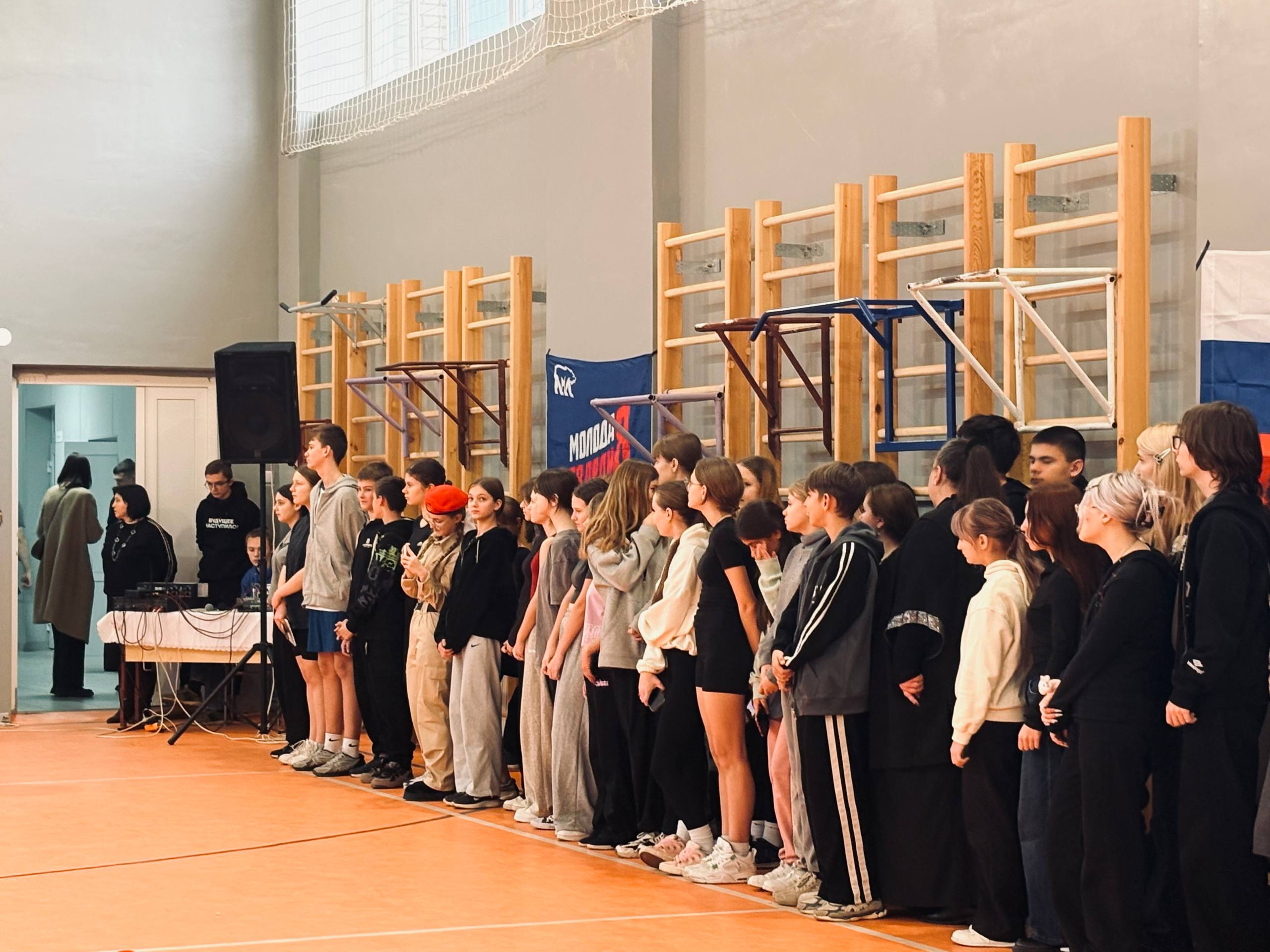 Молодёжка провела «Урок мужества» для школьников Молодёжка провела «Урок мужества» для школьников