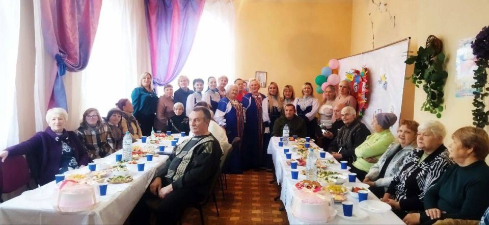 Атмосферой добра и хорошим настроением была наполнена концертная программа «Сила духа не знает границ», подготовленная творческими коллективами МБУ «ДК им. К.И. Поченкова» для подопечных Территориального центра социального... Атмосферой добра и хорошим настроением была наполнена концертная программа «Сила духа не знает границ», подготовленная творческими коллективами МБУ «ДК им. К.И. Поченкова» для подопечных Территориального центра социального...