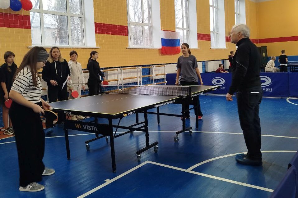 Александр Шатов: В Шахтерске прошел теннисный турнир ко Дню Героев Отечества Александр Шатов: В Шахтерске прошел теннисный турнир ко Дню Героев Отечества