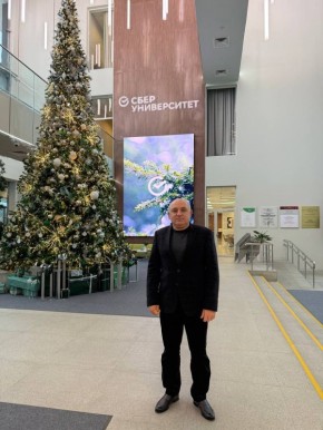 Совместно с Главой округа Тримой Борисом Владимировичем принял участие в обучении в «СберУниверситете», организованном Ассоциацией «Совет муниципальных образований Донецкой Народной Республики»