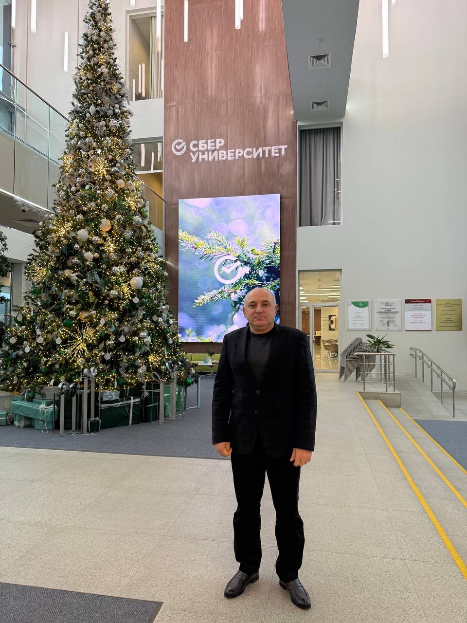 Совместно с Главой округа Тримой Борисом Владимировичем принял участие в обучении в «СберУниверситете», организованном Ассоциацией «Совет муниципальных образований Донецкой Народной Республики»