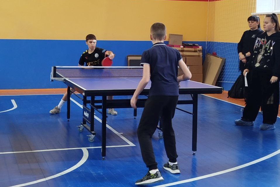 Александр Шатов: В Шахтерске прошел теннисный турнир ко Дню Героев Отечества Александр Шатов: В Шахтерске прошел теннисный турнир ко Дню Героев Отечества