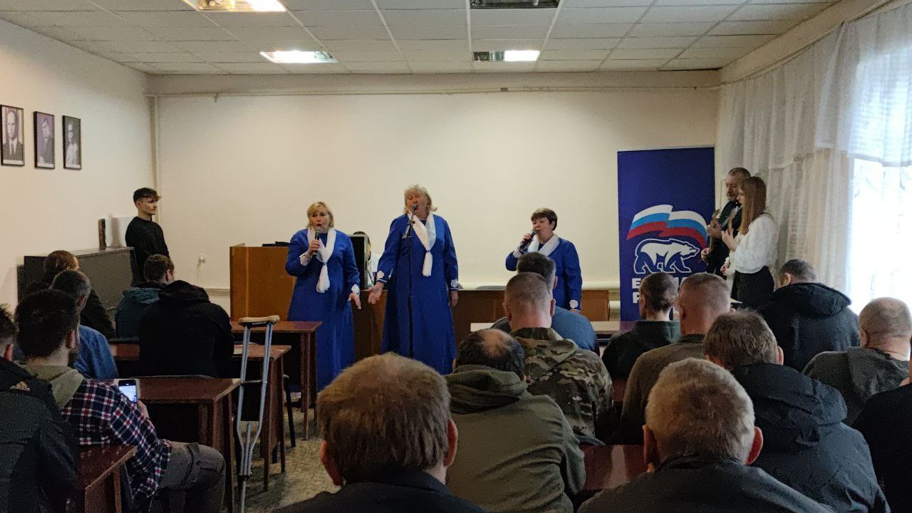 В День Героев Отечества творческие коллективы ДК им. Т.Г. Шевченко подарили праздничный концерт раненым военнослужащим В День Героев Отечества творческие коллективы ДК им. Т.Г. Шевченко подарили праздничный концерт раненым военнослужащим