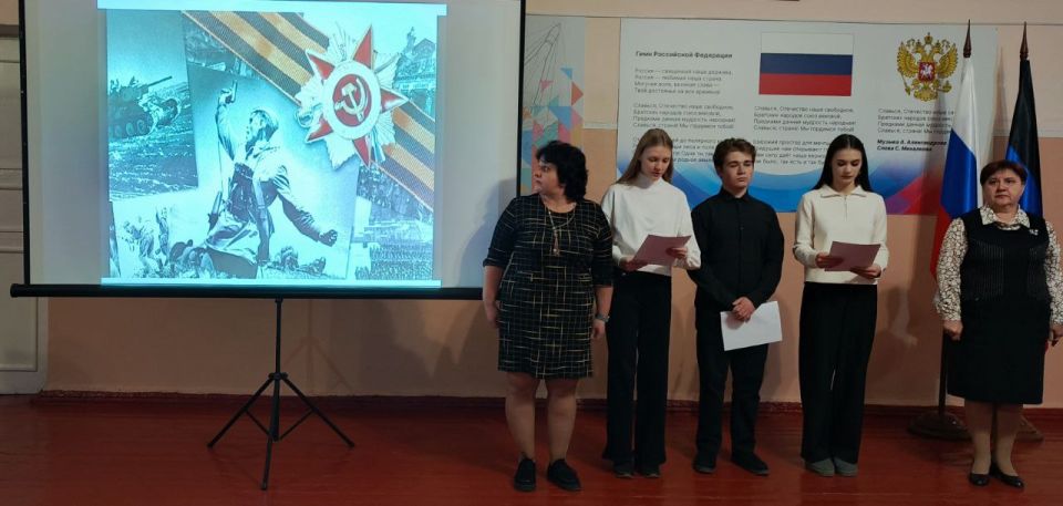 День героев Отечества. Сегодня, 9 декабря, в ГБОУ «Мироновская школа №10 г.о. Дебальцево» состоялась торжественная линейка, посвящённая Дню Героев Отечества День героев Отечества. Сегодня, 9 декабря, в ГБОУ «Мироновская школа №10 г.о. Дебальцево» состоялась торжественная линейка, посвящённая Дню Героев Отечества