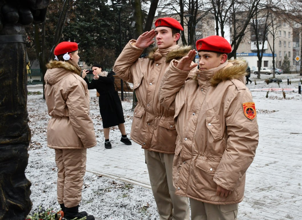 День Героев Отечества — это важный праздник для всей нашей страны, когда мы отдаем дань уважения тем, кто проявил мужество и героизм в защите Родины День Героев Отечества — это важный праздник для всей нашей страны, когда мы отдаем дань уважения тем, кто проявил мужество и героизм в защите Родины