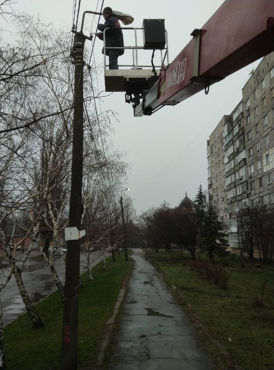 Александр Пеняев: С заботой об округе.. На 09.12.2025 г. сотрудниками МУП "ЭКОС" выполнены следующие виды работ: Отсыпка асфальтным срезом по улице Чапаева Сбор листвы и смёта ул. Скрыпника Восстановление наружного... Александр Пеняев: С заботой об округе.. На 09.12.2025 г. сотрудниками МУП "ЭКОС" выполнены следующие виды работ: Отсыпка асфальтным срезом по улице Чапаева Сбор листвы и смёта ул. Скрыпника Восстановление наружного...