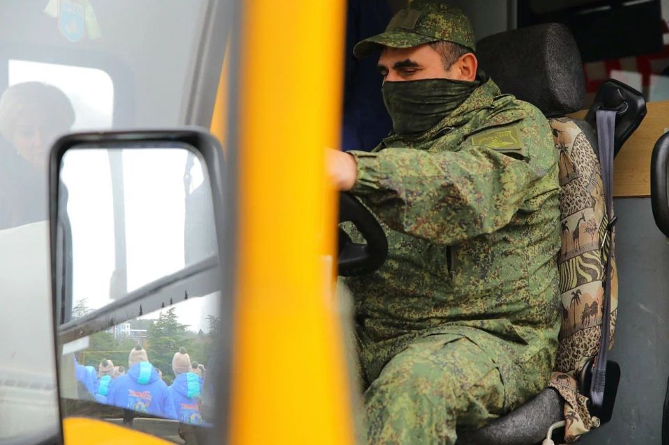 «Артек» передал автобусы военнослужащим в зону спецоперации «Артек» передал автобусы военнослужащим в зону спецоперации