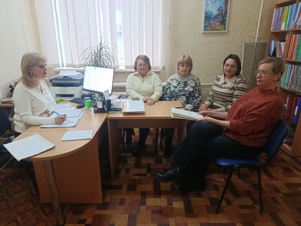 9 декабря, руководитель общественной приемной местного отделения Всероссийской политической партии «Единая Россия» Татьяны Давыденко провела встречу с жителями города Светлодарск 9 декабря, руководитель общественной приемной местного отделения Всероссийской политической партии «Единая Россия» Татьяны Давыденко провела встречу с жителями города Светлодарск