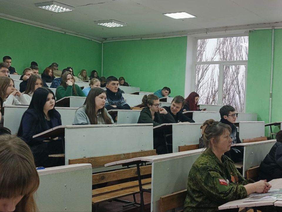 В День героев Отечества в Торезском филиале РАНХиГС прошёл Урок мужества "От героев былых времен..." В День героев Отечества в Торезском филиале РАНХиГС прошёл Урок мужества "От героев былых времен..."