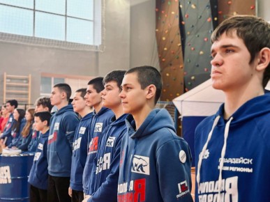 Молодёжка провела «Урок мужества» для школьников