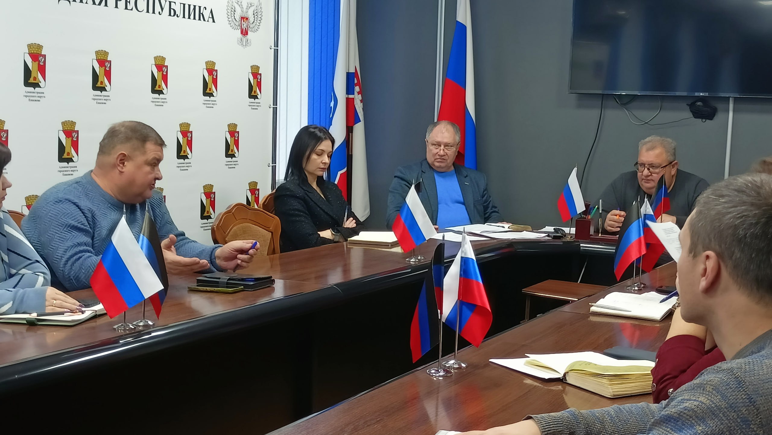 Игорь Мартынов: Аппаратное совещание. Провёл очередное еженедельное аппаратное совещание с участием руководителей подведомственных учреждений, а также представителей ключевых структурных подразделений администрации... Игорь Мартынов: Аппаратное совещание. Провёл очередное еженедельное аппаратное совещание с участием руководителей подведомственных учреждений, а также представителей ключевых структурных подразделений администрации...
