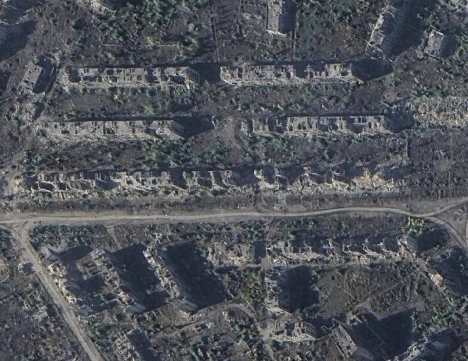 Спутниковые снимки Артёмовска (Бахмута), практически полностью разрушенного в ходе длительных городских боев Спутниковые снимки Артёмовска (Бахмута), практически полностью разрушенного в ходе длительных городских боев