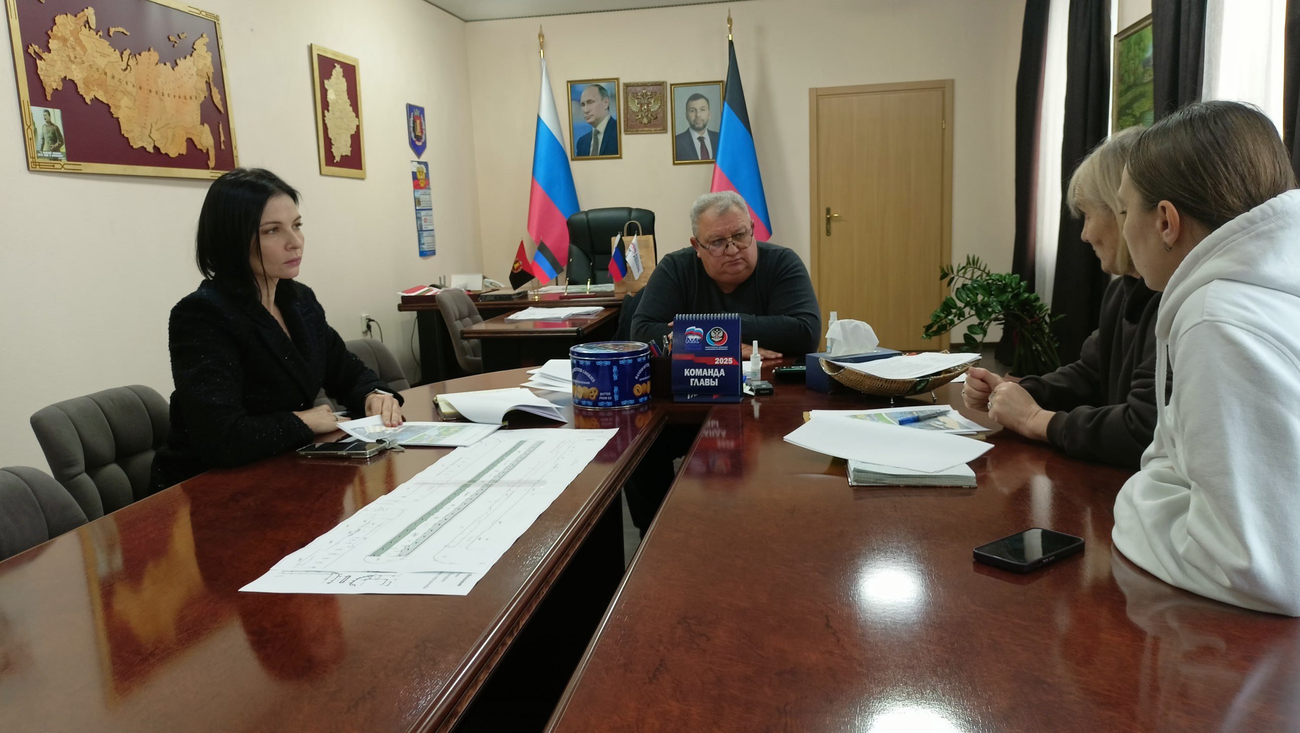 Игорь Мартынов: Совместно с заместителем главы администрации муниципального образования городского округа Енакиево Ольгой Дедух встретился с общественными активистами Углегорска Игорь Мартынов: Совместно с заместителем главы администрации муниципального образования городского округа Енакиево Ольгой Дедух встретился с общественными активистами Углегорска