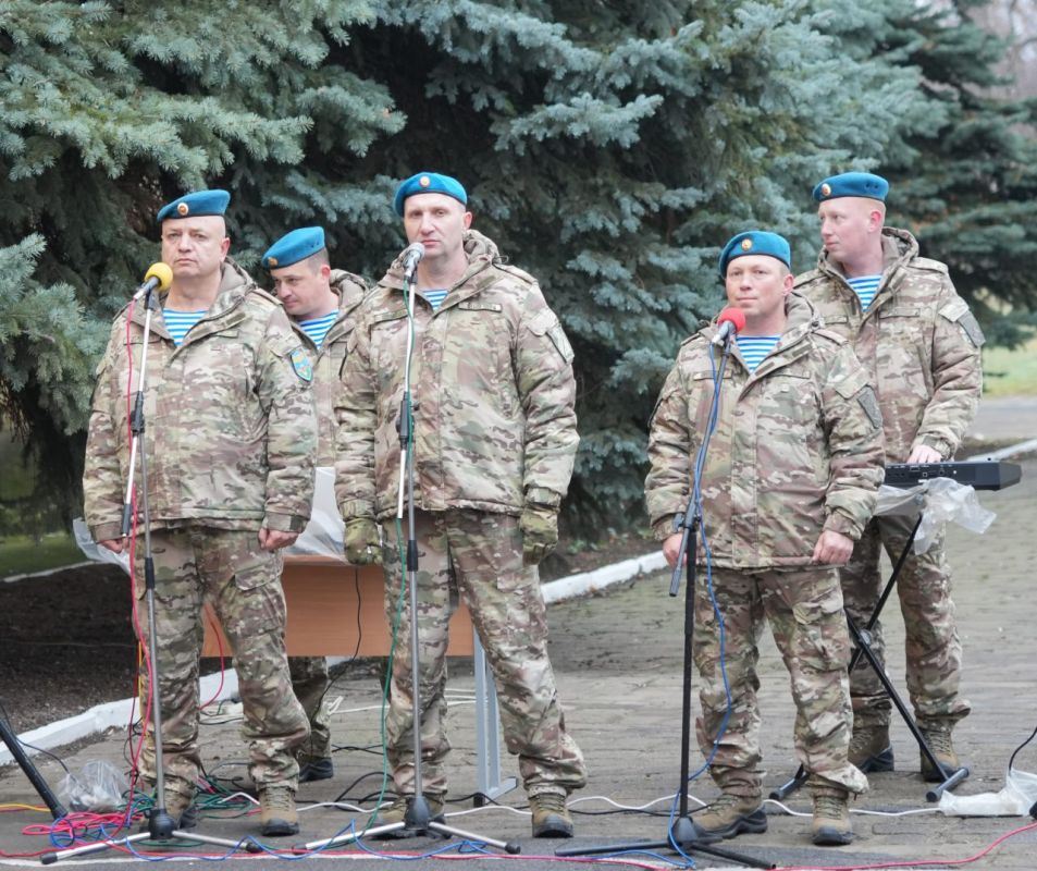 Олег Трофимов: Донецкой школе №152 присвоили имя Героев-десантников Олег Трофимов: Донецкой школе №152 присвоили имя Героев-десантников