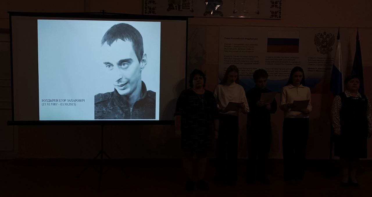 День героев Отечества. Сегодня, 9 декабря, в ГБОУ «Мироновская школа №10 г.о. Дебальцево» состоялась торжественная линейка, посвящённая Дню Героев Отечества День героев Отечества. Сегодня, 9 декабря, в ГБОУ «Мироновская школа №10 г.о. Дебальцево» состоялась торжественная линейка, посвящённая Дню Героев Отечества