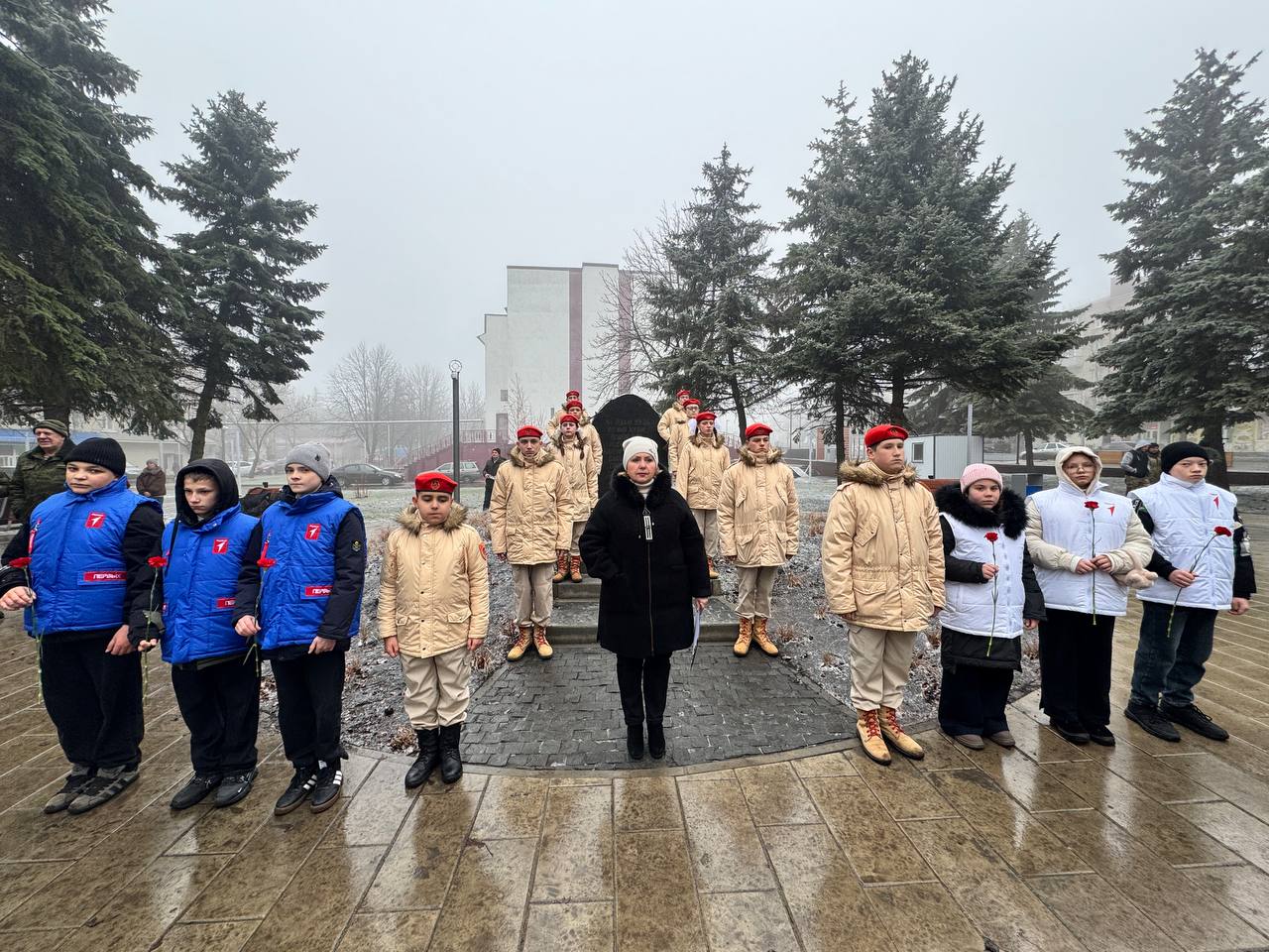 В Снежном отмечают День Героев Отечества В Снежном отмечают День Героев Отечества
