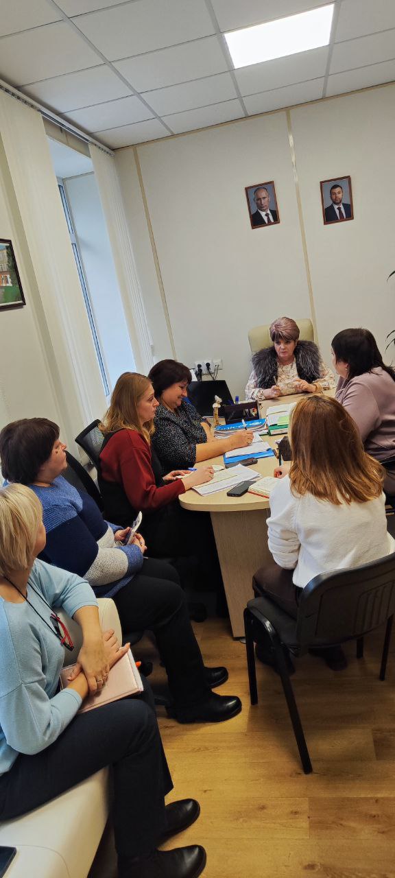 Депутат Тельмановского муниципального совета Галина Коссе встретилась с коллективом ГБОУ «Тельмановская гимназия Тельмановского муниципального округа»