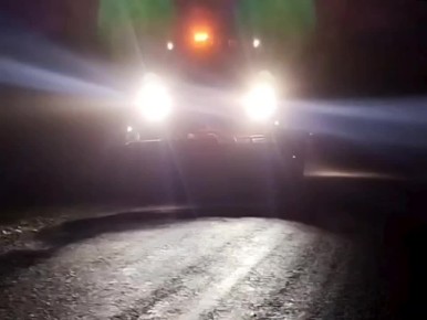 В связи с ухудшением погодных условий на автомобильных дорогах общего пользования, спецтехника под контролем региональной Службы автомобильных дорог Донбасса вышла на обработку опасных участков противогололедными материалами