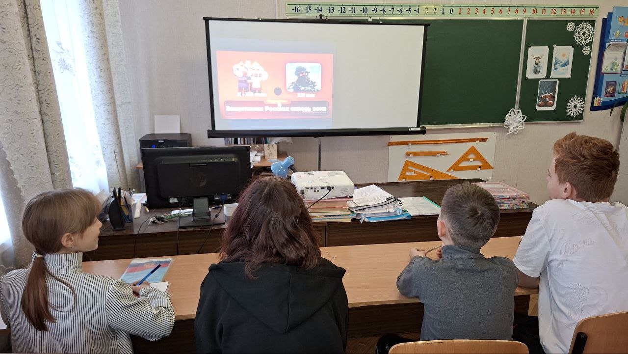 Учебная неделя стартовала с внесения Государственного флагов Российской Федерации и Донецкой Народной Республики, торжественного исполнения гимна Учебная неделя стартовала с внесения Государственного флагов Российской Федерации и Донецкой Народной Республики, торжественного исполнения гимна