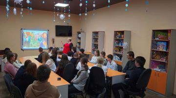 Сегодня, в День героев Отечества для школьников информационно-библиотечный отдел Дворца культуры провёл исторический калейдоскоп «Державы российской герои»