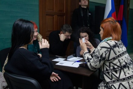 Наталья Великодная: В Центре культуры и досуга пгт Мангуш состоялась интеллектуально-патриотическая акция ко Дню Героев Отечества «Страницы воинской славы»