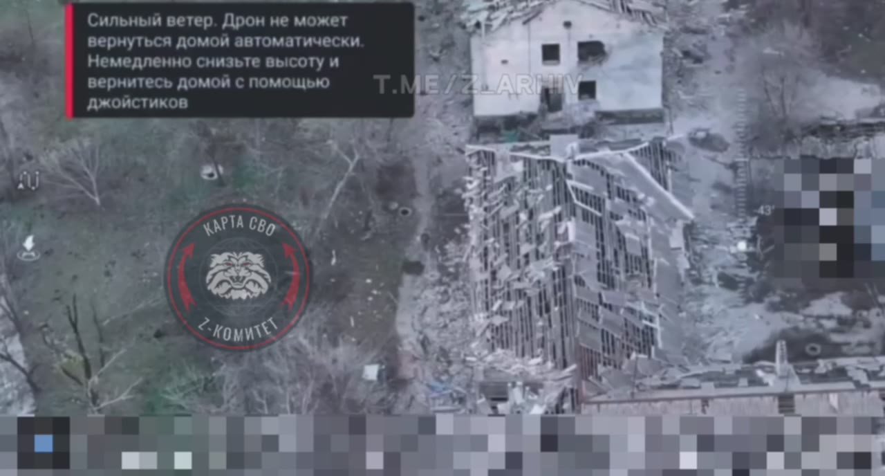 Удар 300-мм корректируемого боеприпаса РСЗО "Торнадо-С" по зданию в Мирнограде, куда перед этим зашла группа противника