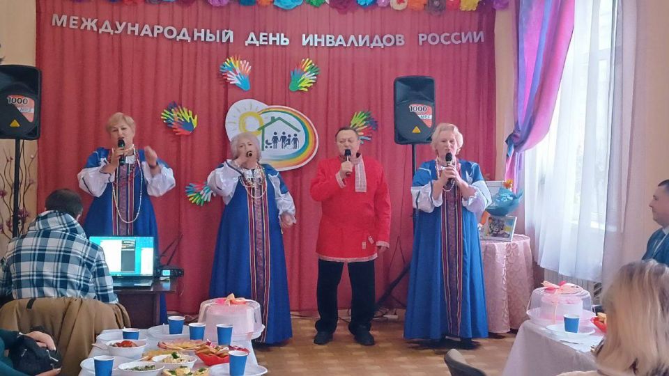 Атмосферой добра и хорошим настроением была наполнена концертная программа «Сила духа не знает границ», подготовленная творческими коллективами МБУ «ДК им. К.И. Поченкова» для подопечных Территориального центра социального... Атмосферой добра и хорошим настроением была наполнена концертная программа «Сила духа не знает границ», подготовленная творческими коллективами МБУ «ДК им. К.И. Поченкова» для подопечных Территориального центра социального...