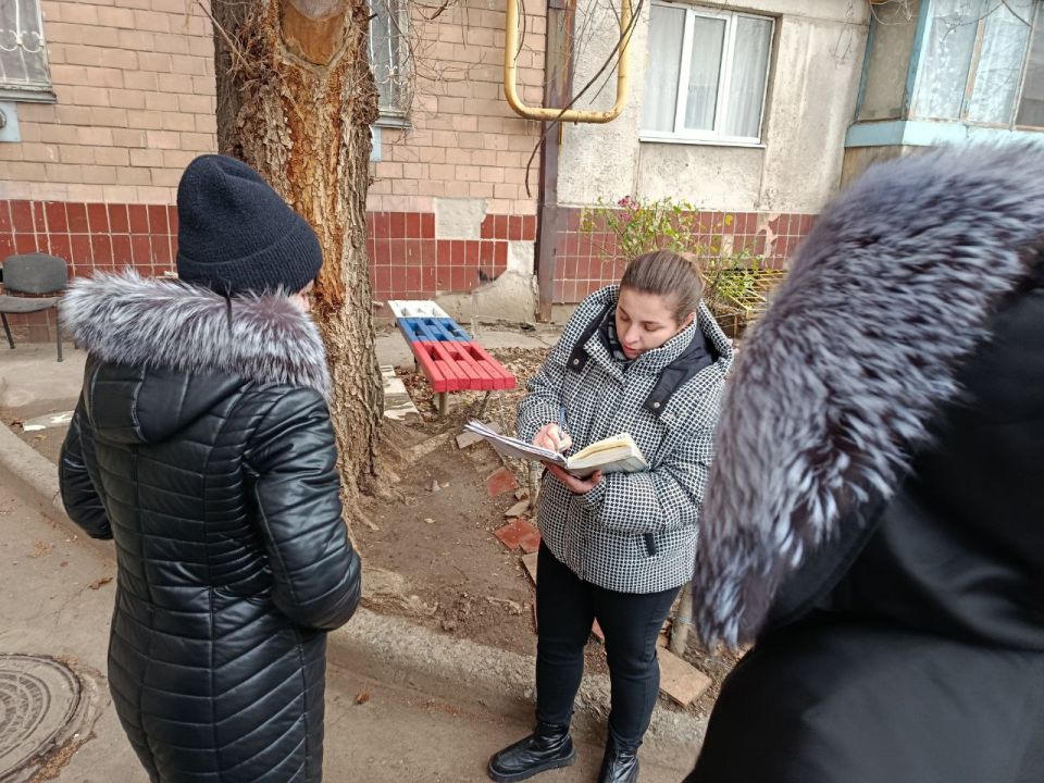 Сегодня, 9 декабря, по поручению Главы ДНР Дениса Пушилина, заместитель руководителя Управы Калининского внутригородского района Администрации городского округа Донецк Снежана Гоман провела встречу на подведомственной... Сегодня, 9 декабря, по поручению Главы ДНР Дениса Пушилина, заместитель руководителя Управы Калининского внутригородского района Администрации городского округа Донецк Снежана Гоман провела встречу на подведомственной...