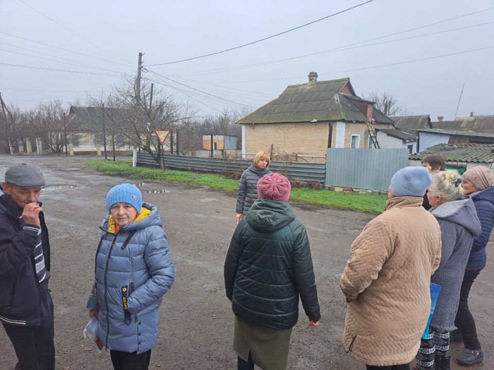 Врио начальника Петровского территориального отдела, Матвеева Ирина Борисовна, провела встречу с жителями села Петровское, посвященную актуальным вопросам местного значения Врио начальника Петровского территориального отдела, Матвеева Ирина Борисовна, провела встречу с жителями села Петровское, посвященную актуальным вопросам местного значения