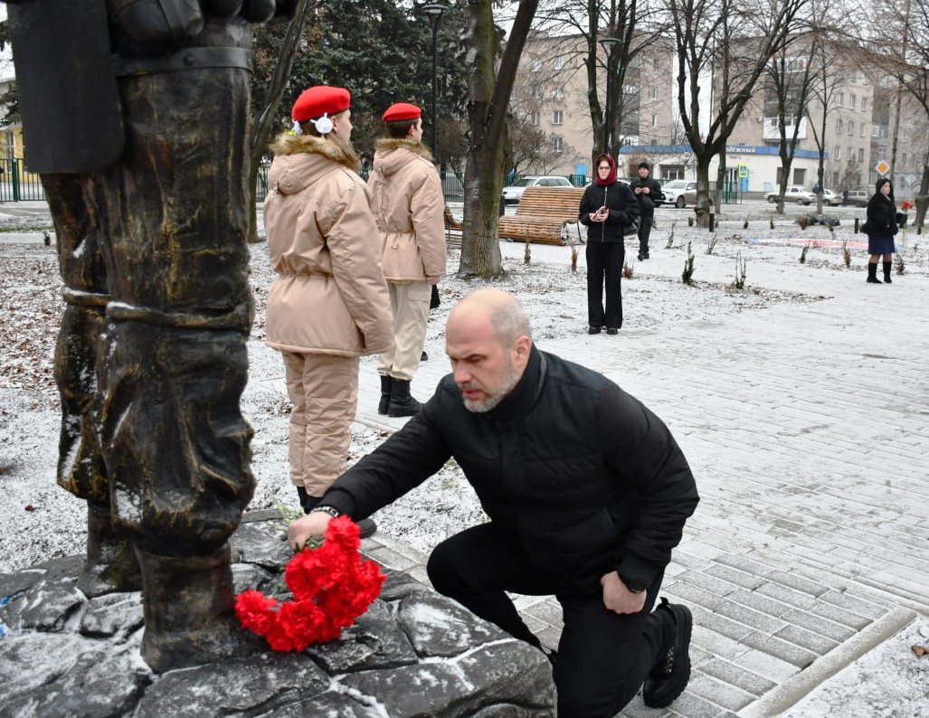 День Героев Отечества — это важный праздник для всей нашей страны, когда мы отдаем дань уважения тем, кто проявил мужество и героизм в защите Родины День Героев Отечества — это важный праздник для всей нашей страны, когда мы отдаем дань уважения тем, кто проявил мужество и героизм в защите Родины