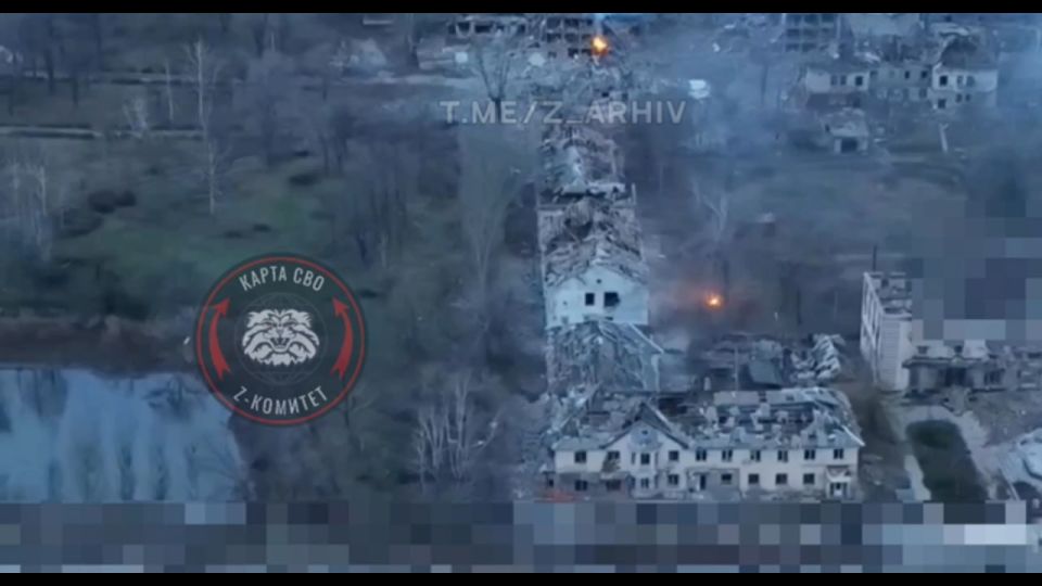 Удар 300-мм корректируемого боеприпаса РСЗО "Торнадо-С" по зданию в Мирнограде, куда перед этим зашла группа противника Удар 300-мм корректируемого боеприпаса РСЗО "Торнадо-С" по зданию в Мирнограде, куда перед этим зашла группа противника