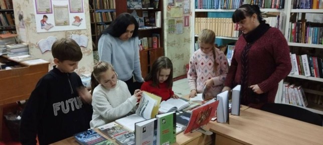 С древних времён на Руси почитались люди, которые стояли за правое дело, жертвуя собой, защищали землю-матушку, трудились во славу Родины