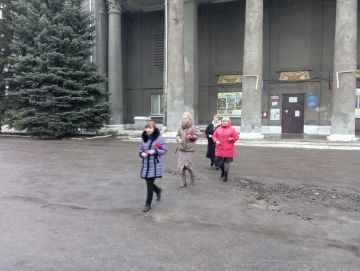 Возложение цветов ко Дню Героев Отечества