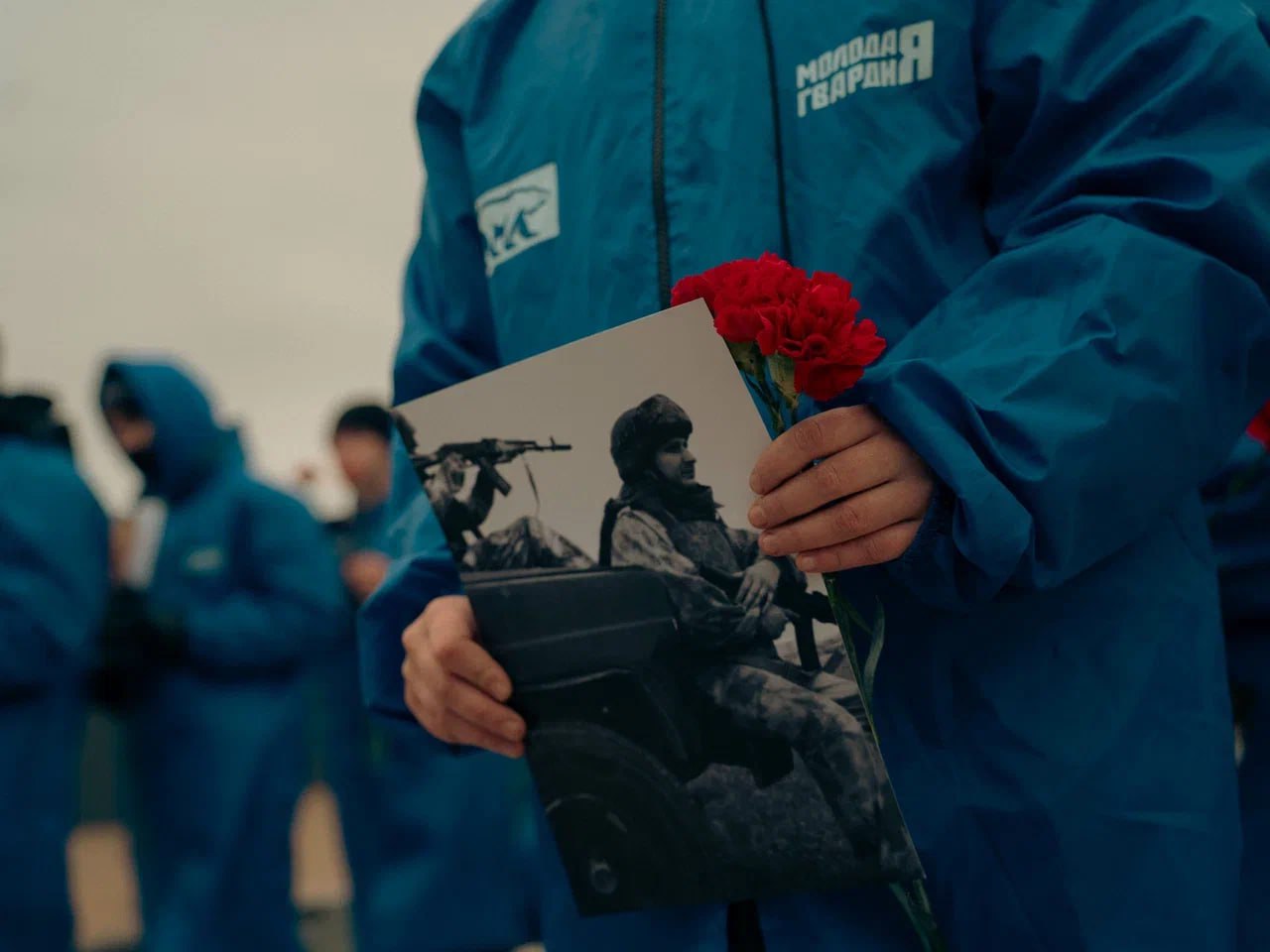 Никто не забыт: в городах ДНР прошли праздничные мероприятия в честь Героев Отечества Никто не забыт: в городах ДНР прошли праздничные мероприятия в честь Героев Отечества