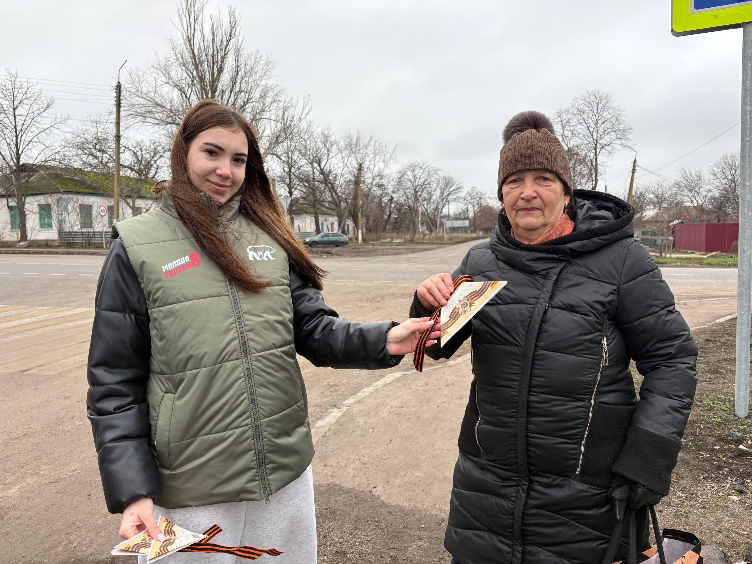 Позабыть мы их не в праве. Активисты Тельмановского районного штаба МР и МГЕР ДНР провели акцию «Герои Отечества» Позабыть мы их не в праве. Активисты Тельмановского районного штаба МР и МГЕР ДНР провели акцию «Герои Отечества»