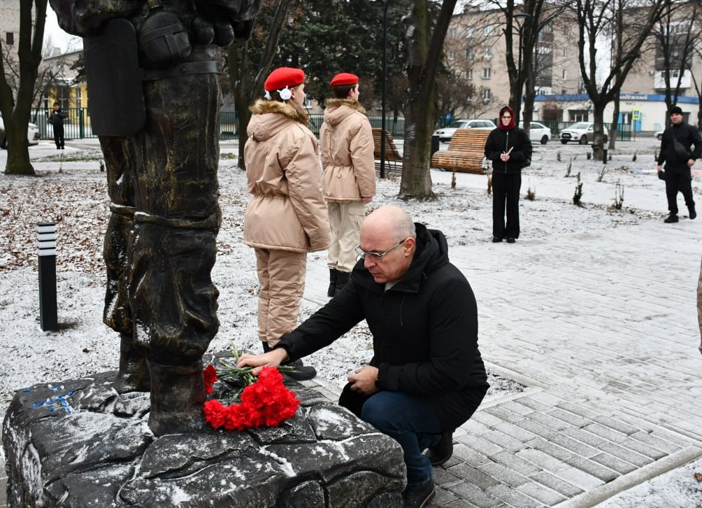 День Героев Отечества — это важный праздник для всей нашей страны, когда мы отдаем дань уважения тем, кто проявил мужество и героизм в защите Родины День Героев Отечества — это важный праздник для всей нашей страны, когда мы отдаем дань уважения тем, кто проявил мужество и героизм в защите Родины
