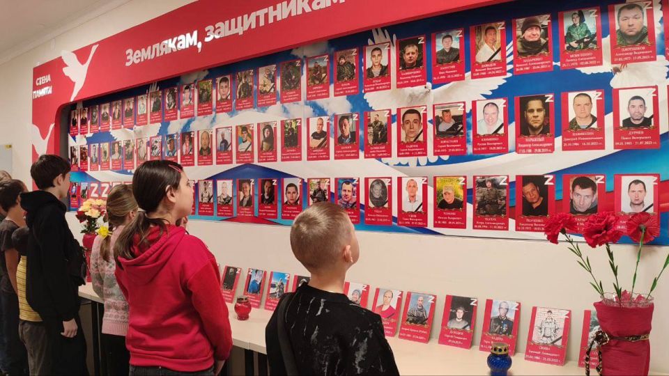 Вчера, 08 декабря, в рамках проекта «Историческая память» ВПП «ЕДИНАЯ РОССИЯ» и в преддверии праздника Дня Героев Отечества, в клубе села Бирюки был организован информационный час «Герои России останутся в наших сердцах» для... Вчера, 08 декабря, в рамках проекта «Историческая память» ВПП «ЕДИНАЯ РОССИЯ» и в преддверии праздника Дня Героев Отечества, в клубе села Бирюки был организован информационный час «Герои России останутся в наших сердцах» для...