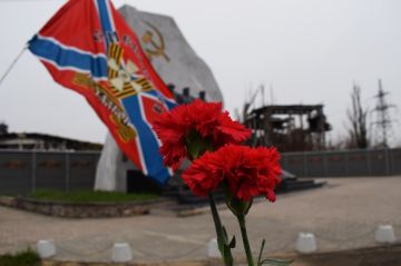 9 декабря, в этот знаменательный День Героев Отечества, казаки станицы Мариупольская, во главе с Атаманом, совместно с руководителем Управы Орджоникидзевского внутригородского района города Мариуполь, Игорем Анатольевичем...