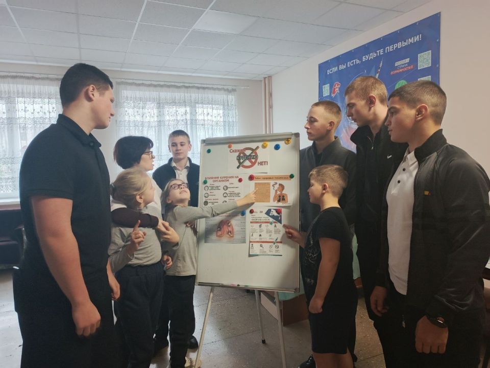 Медицинские сестры кабинета по оказанию неотложной медицинской помощи несовершеннолетним Мирненской и Чермалыкской амбулаторий ОПСМ провели беседу с учащимися школ о вреде табака и о вреде электронных сигарет Медицинские сестры кабинета по оказанию неотложной медицинской помощи несовершеннолетним Мирненской и Чермалыкской амбулаторий ОПСМ провели беседу с учащимися школ о вреде табака и о вреде электронных сигарет