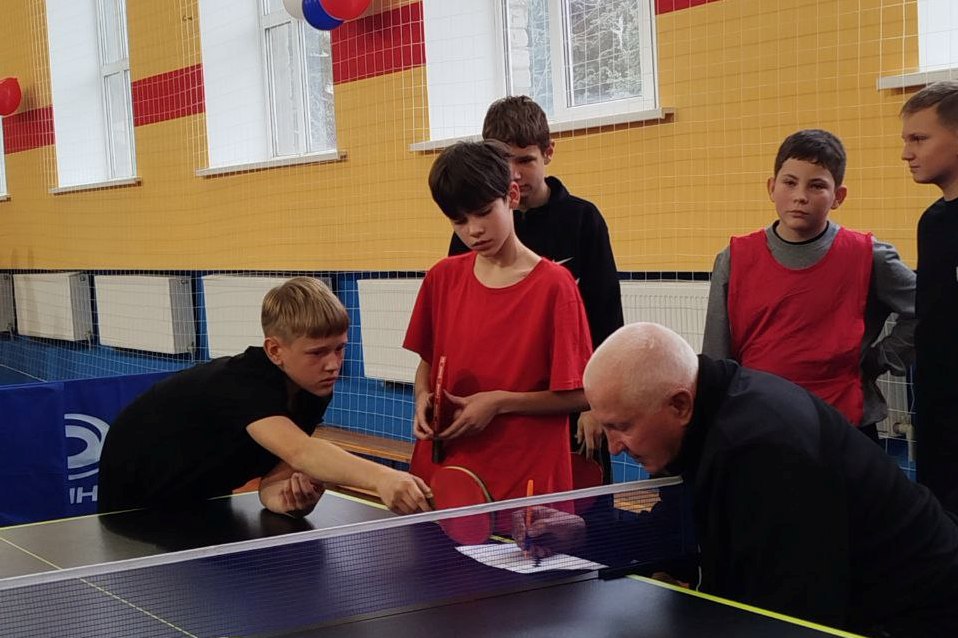 Александр Шатов: В Шахтерске прошел теннисный турнир ко Дню Героев Отечества Александр Шатов: В Шахтерске прошел теннисный турнир ко Дню Героев Отечества