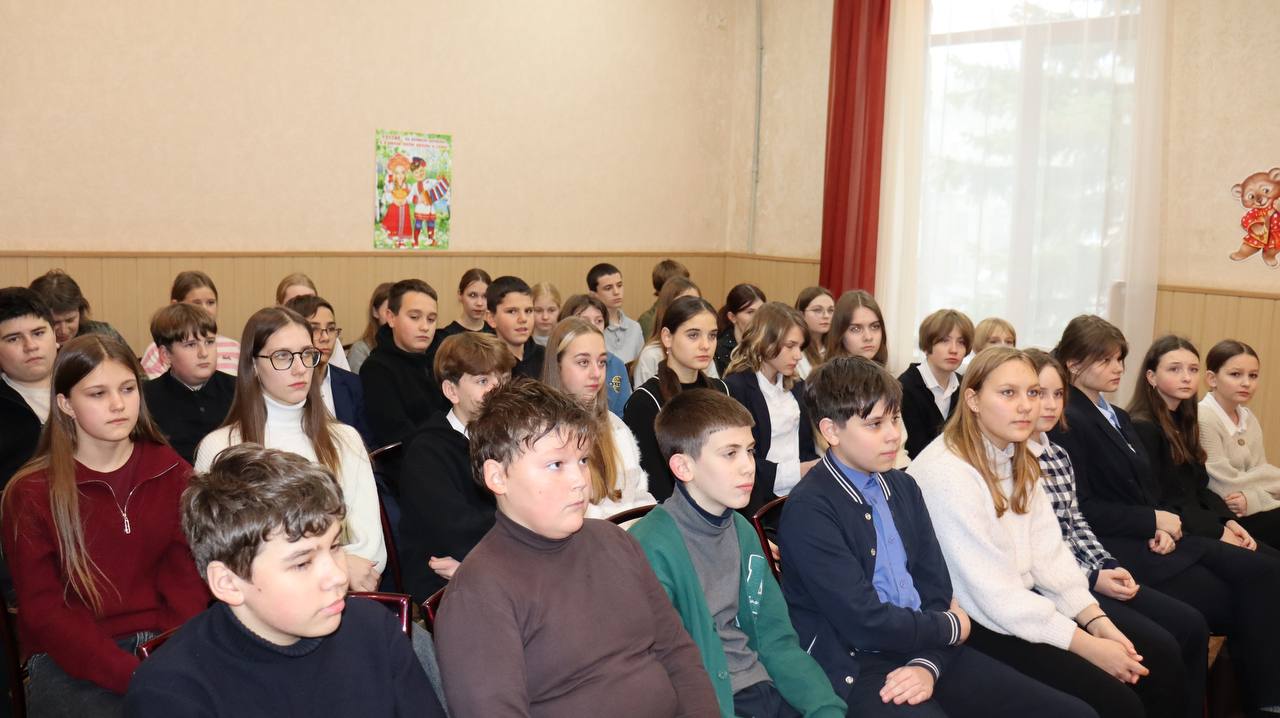 1 декабря во Дворце культуры ясиновцев прошла встреча учащихся СШ № 59, посвященная Дню Неизвестного Солдата с целью реализации проекта «Историческая память» 1 декабря во Дворце культуры ясиновцев прошла встреча учащихся СШ № 59, посвященная Дню Неизвестного Солдата с целью реализации проекта «Историческая память»