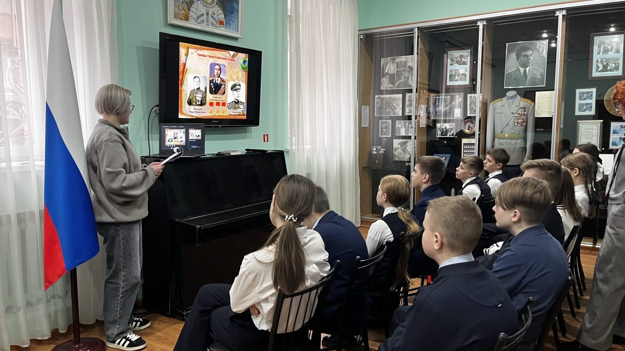 Игорь Мартынов: Патриотический час «Героями не рождаются» Игорь Мартынов: Патриотический час «Героями не рождаются»