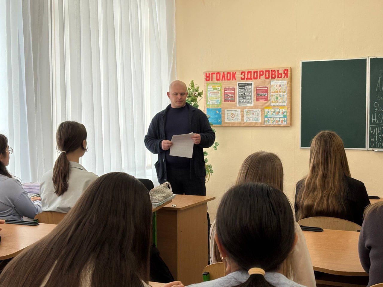 В Чермалыкской школе в рамках партийного "Единой России" проекта «Старший брат» прошла важная встреча, посвященная безопасности детей