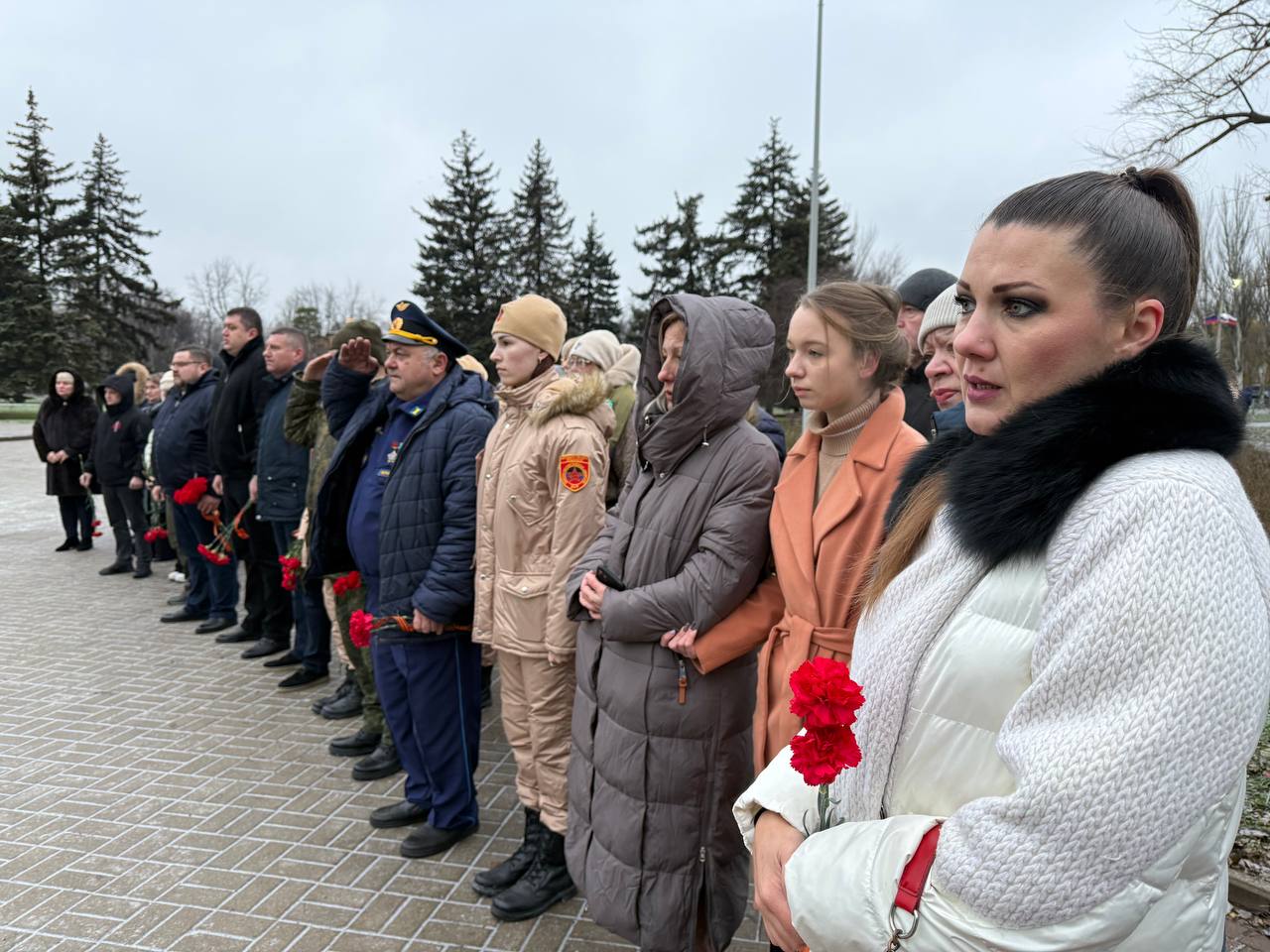 Александр Шатов: Ко Дню Героев Отечества в Шахтерске прошло возложение цветов Александр Шатов: Ко Дню Героев Отечества в Шахтерске прошло возложение цветов