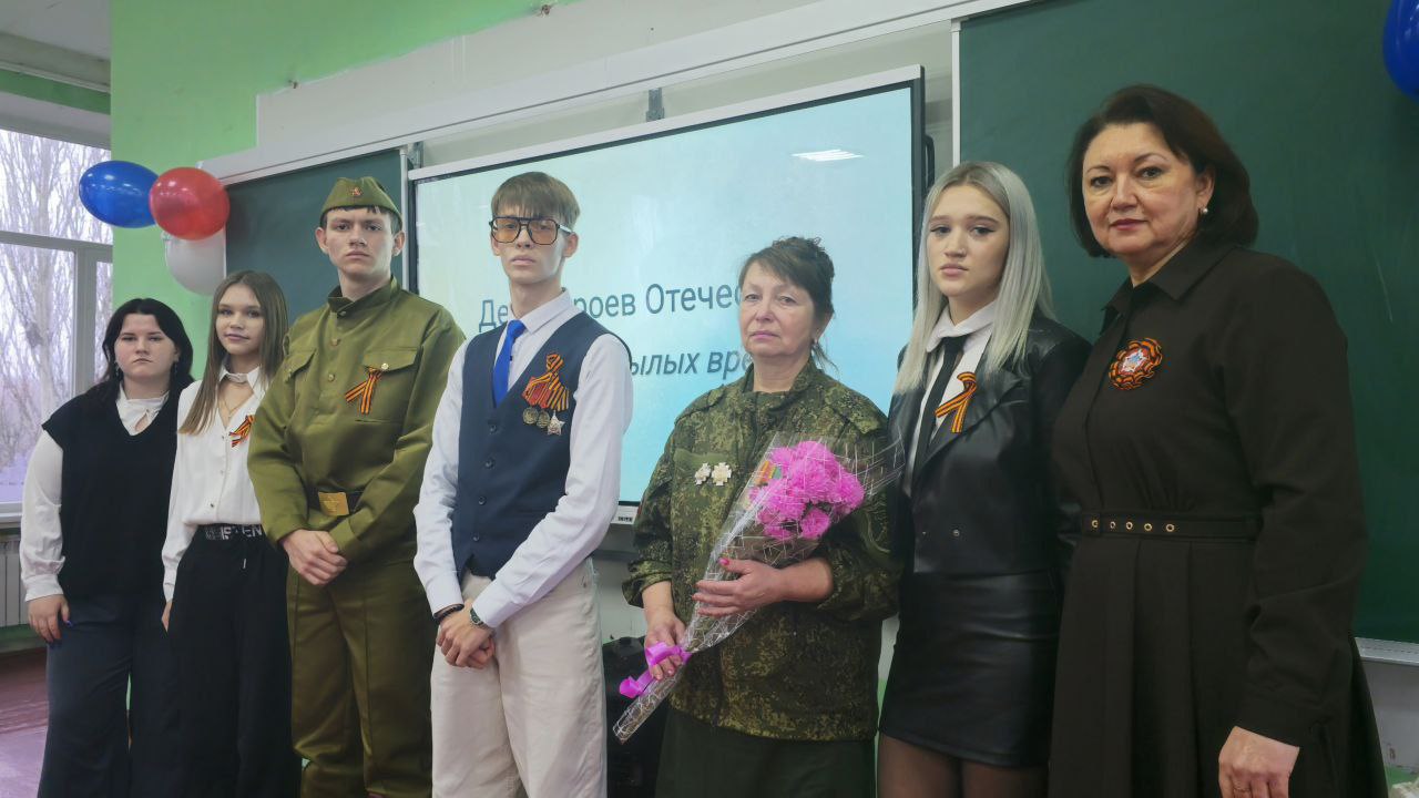 В День героев Отечества в Торезском филиале РАНХиГС прошёл Урок мужества "От героев былых времен..." В День героев Отечества в Торезском филиале РАНХиГС прошёл Урок мужества "От героев былых времен..."