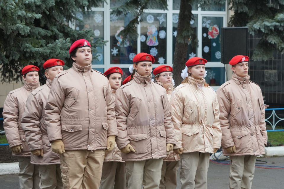 Олег Трофимов: В День Героев Отечества в донецкой школе 115 открыли бюсты кавалеров ордена Мужества Ивана Коковина и Майкла Глосса Олег Трофимов: В День Героев Отечества в донецкой школе 115 открыли бюсты кавалеров ордена Мужества Ивана Коковина и Майкла Глосса