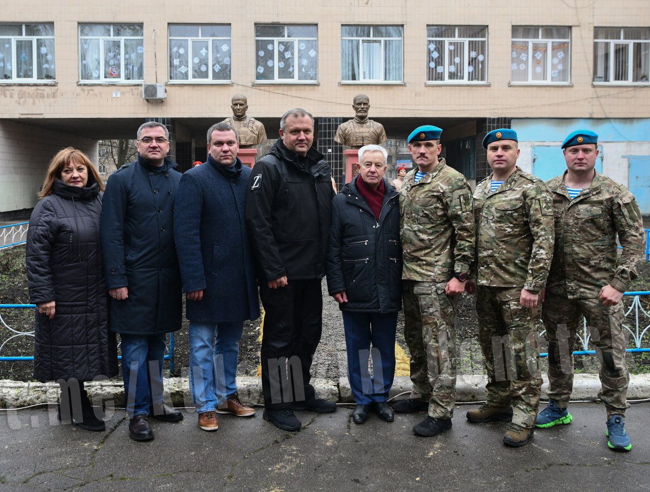 Алексей Кулемзин: В День Героев Отечества принял участие в открытии бюстов героев СВО ефрейтора Ивана Коковина и рядового Майкла Глосса в школе №115 Алексей Кулемзин: В День Героев Отечества принял участие в открытии бюстов героев СВО ефрейтора Ивана Коковина и рядового Майкла Глосса в школе №115