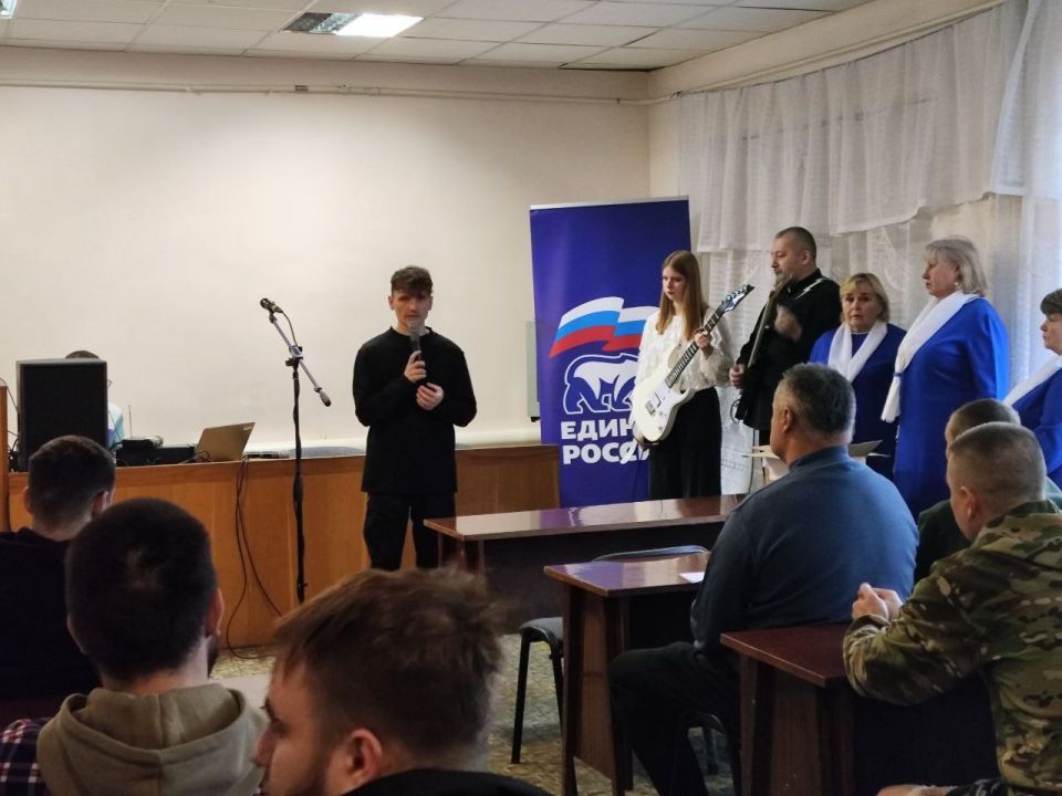 Иван Адамец: В День Героев Отечества Куйбышевский район поддержал защитников акцией «Посылка солдату» Иван Адамец: В День Героев Отечества Куйбышевский район поддержал защитников акцией «Посылка солдату»