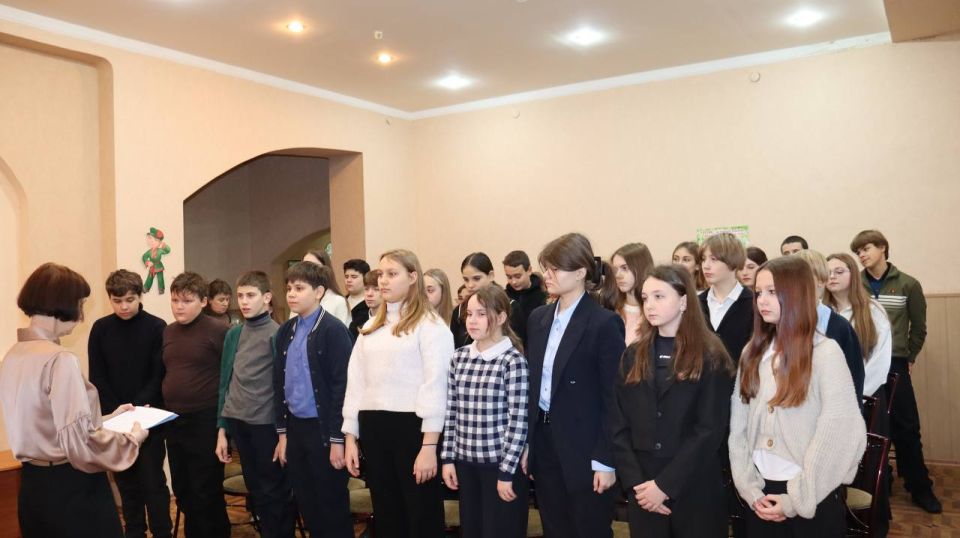 1 декабря во Дворце культуры ясиновцев прошла встреча учащихся СШ № 59, посвященная Дню Неизвестного Солдата с целью реализации проекта «Историческая память» 1 декабря во Дворце культуры ясиновцев прошла встреча учащихся СШ № 59, посвященная Дню Неизвестного Солдата с целью реализации проекта «Историческая память»