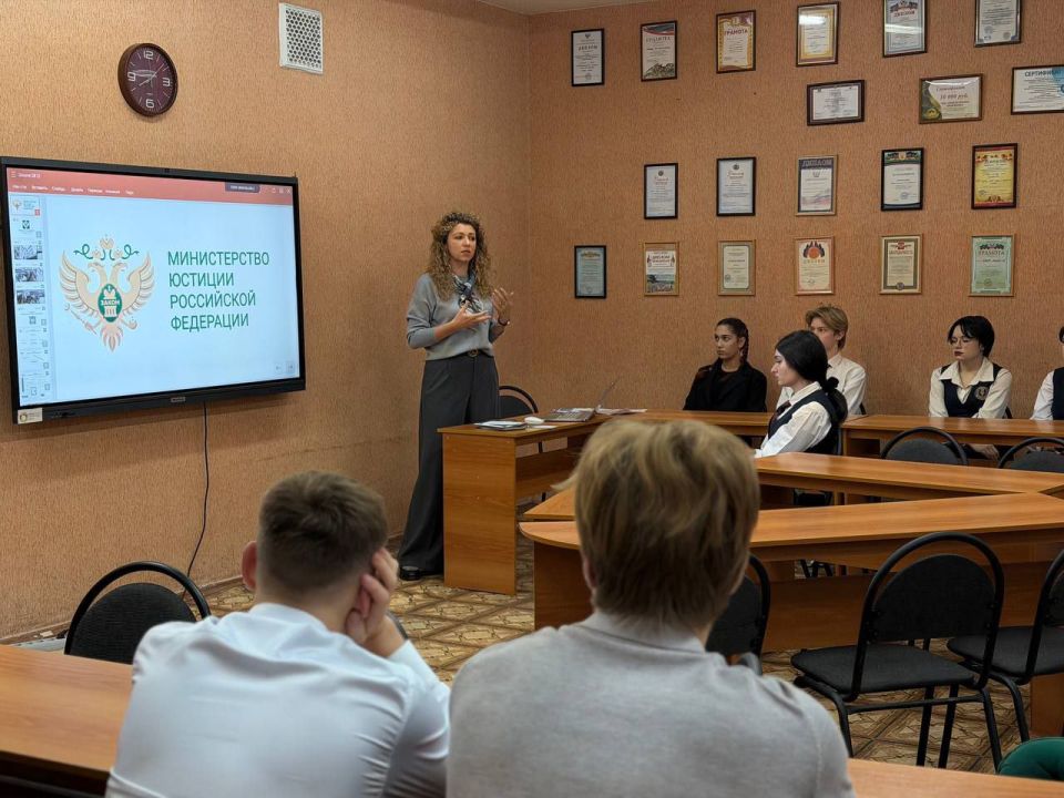 Кафедрой гражданскоправовых дисциплин ДГУЮ Минюста России была проведена вводная лекция по римскому праву для старшекласников Лицея Кафедрой гражданскоправовых дисциплин ДГУЮ Минюста России была проведена вводная лекция по римскому праву для старшекласников Лицея